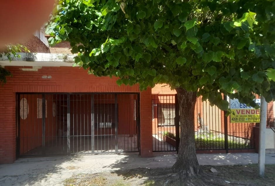 Casa con Gge, Fondo y Depto a Terminar Oportunidad