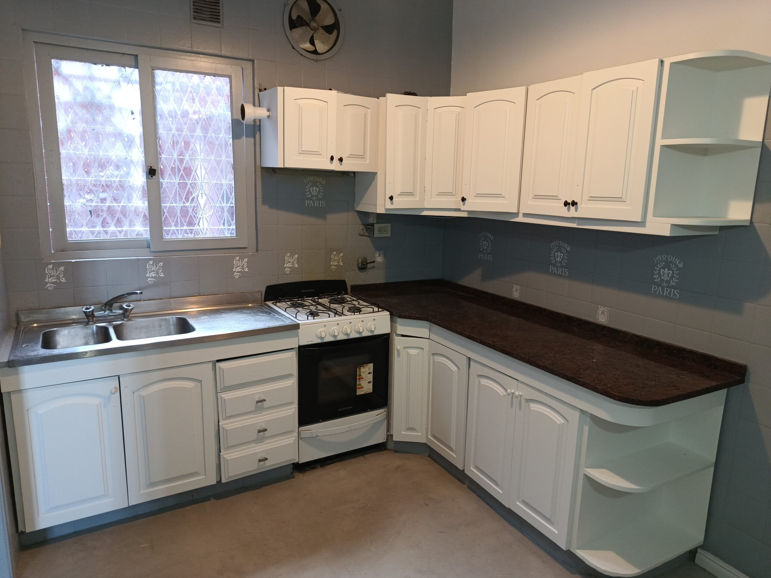 Departamento Sobre Av. Galicia Con Balcón, Patio Y Terraza