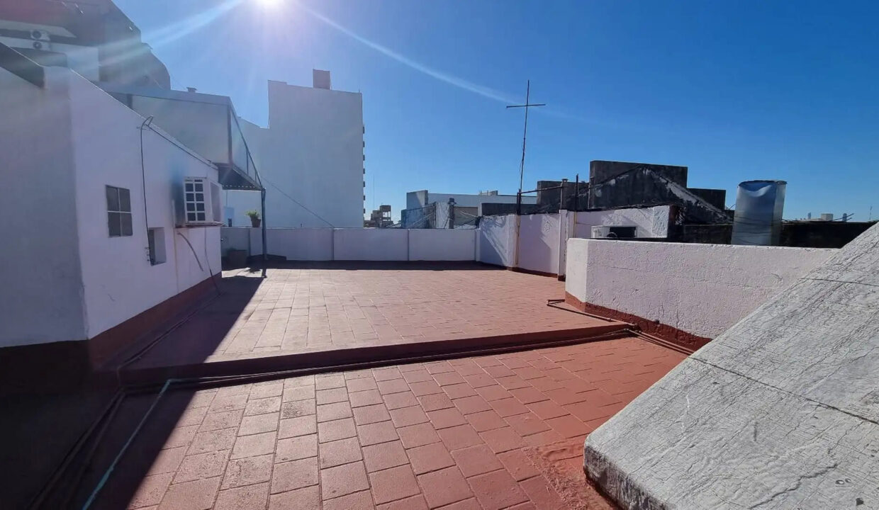 ae5856d8-0c9f-4e47-97ad-481c1a849e7e_u_large