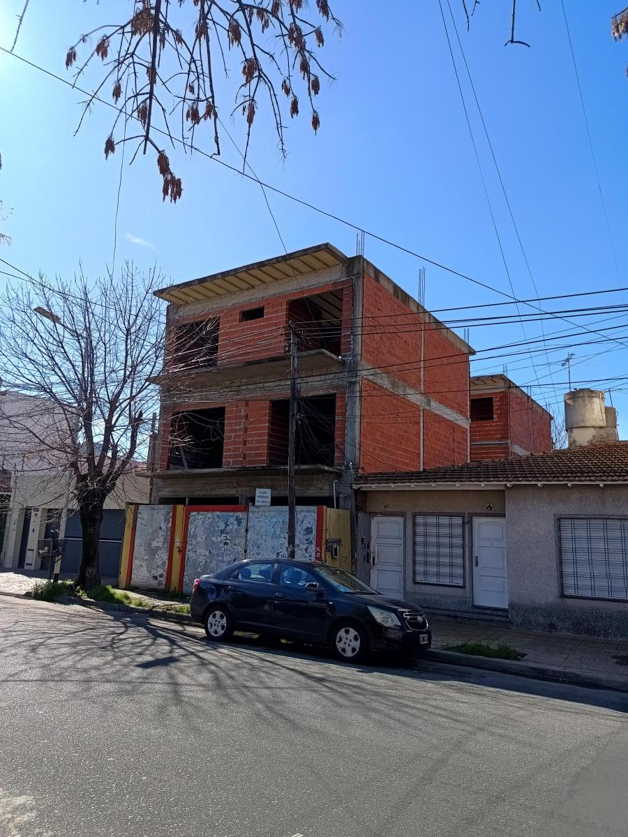 Construcción a Terminar de 6 Departamento Más Cocheras