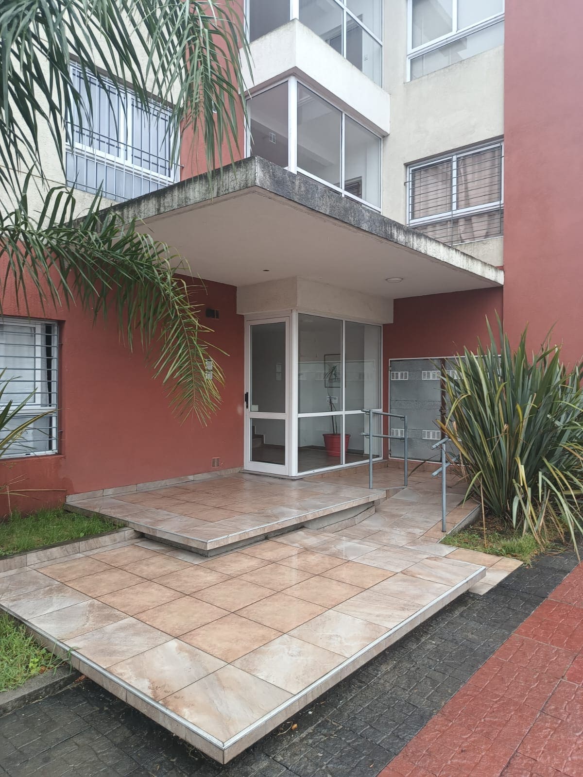 Hermoso Departamento 2 Ambientes a 1 Cuadra de Av H Yrigoyen